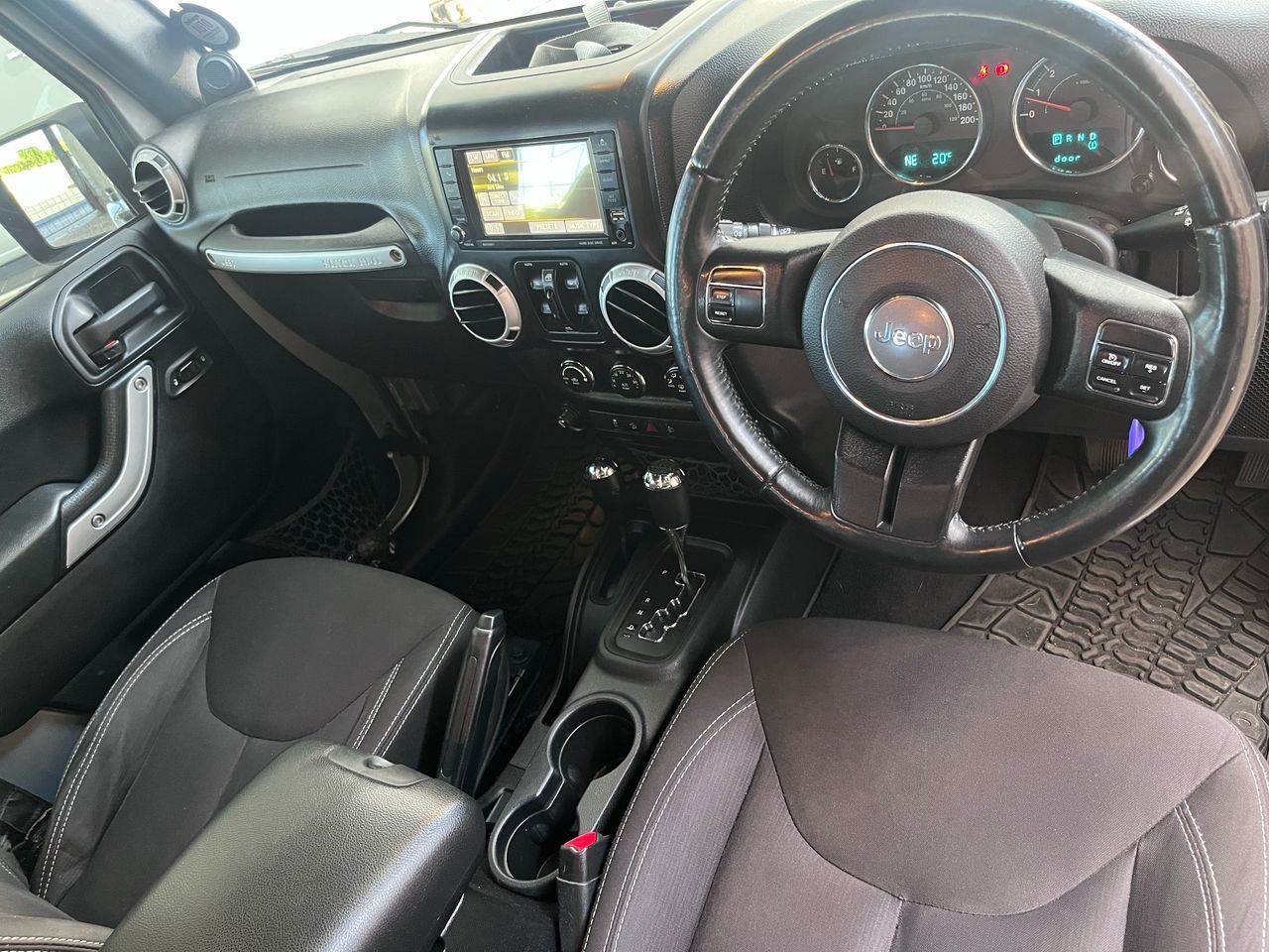 2014 Jeep Wrangler Sahara photo 5