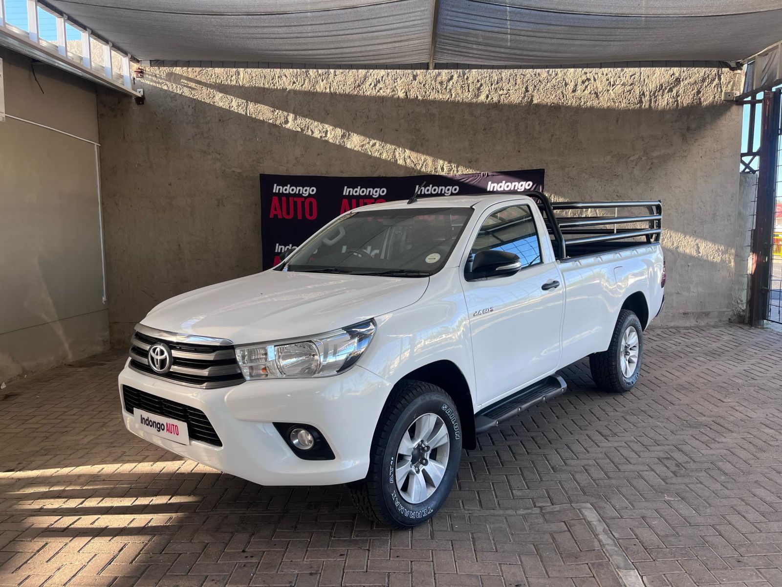 2019 Toyota Hilux photo 2