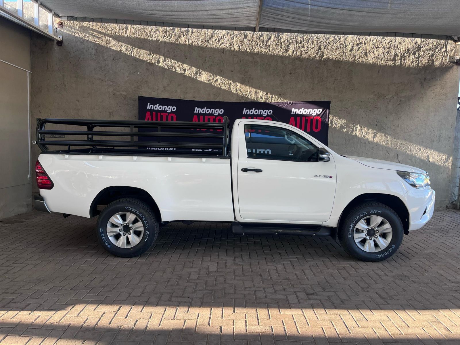2019 Toyota Hilux photo 3