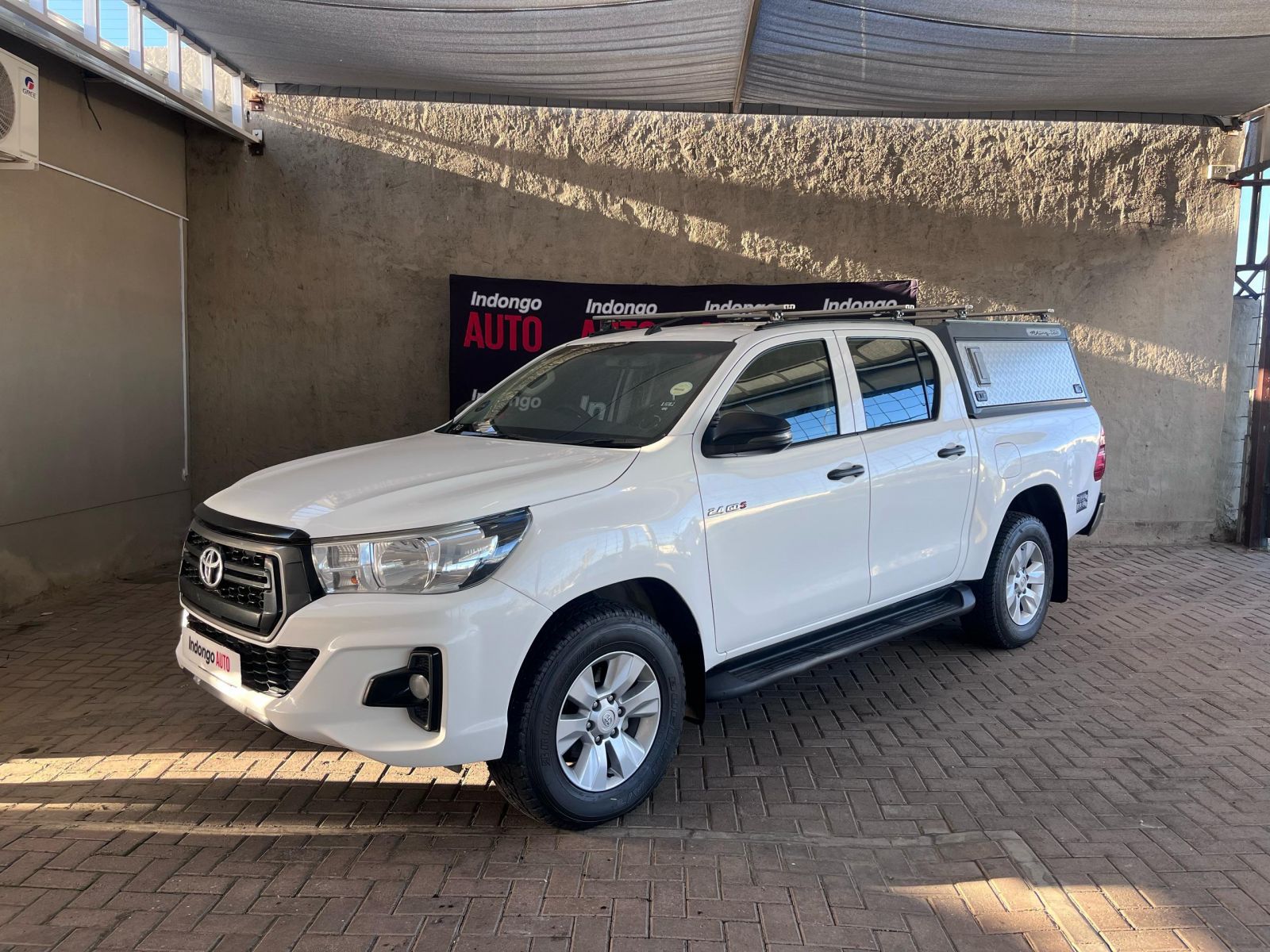 2019 Toyota Hilux photo 2