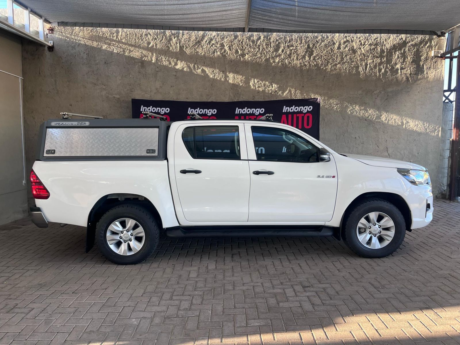 2019 Toyota Hilux photo 3