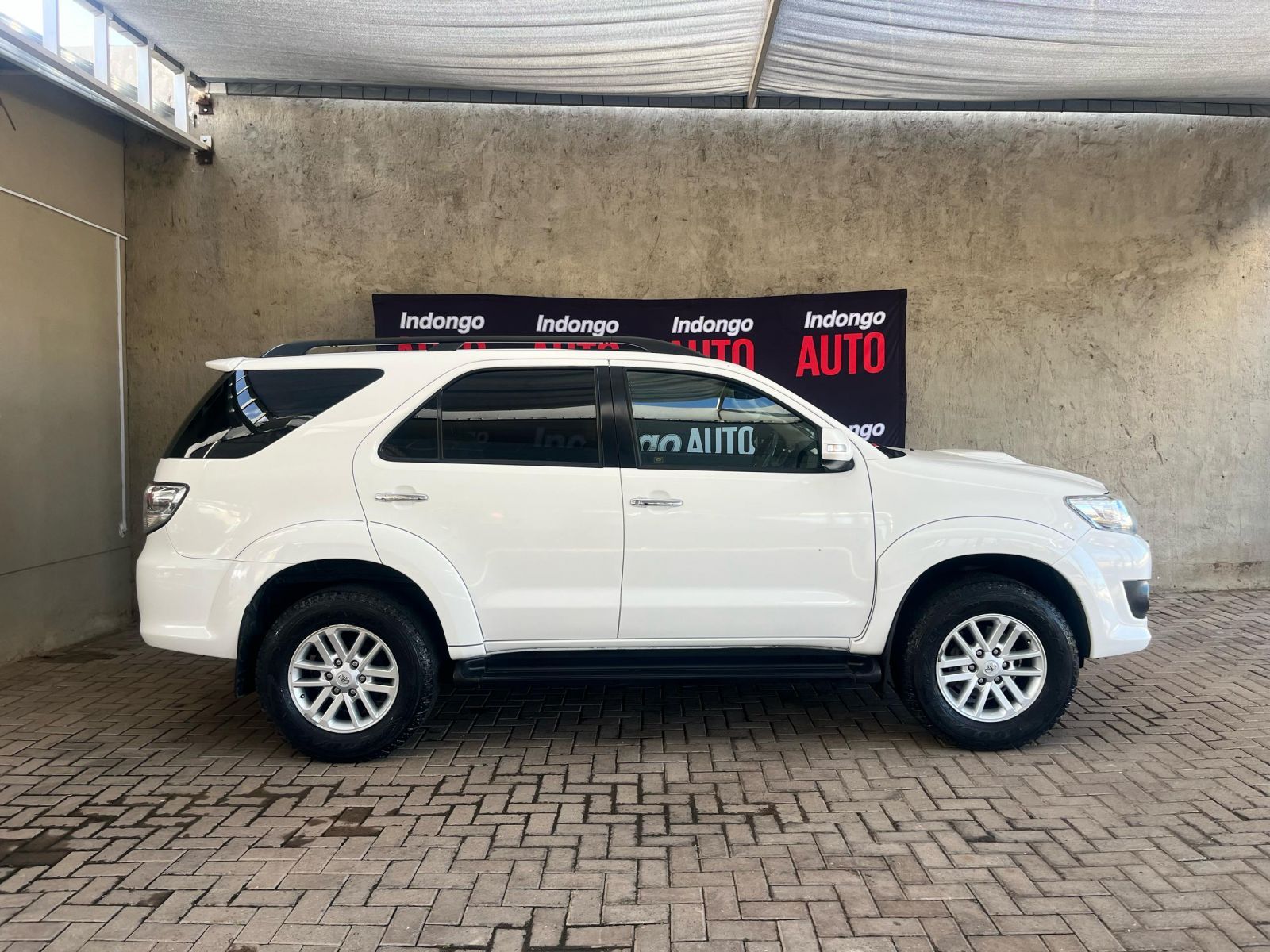 2012 Toyota Fortuner photo 3