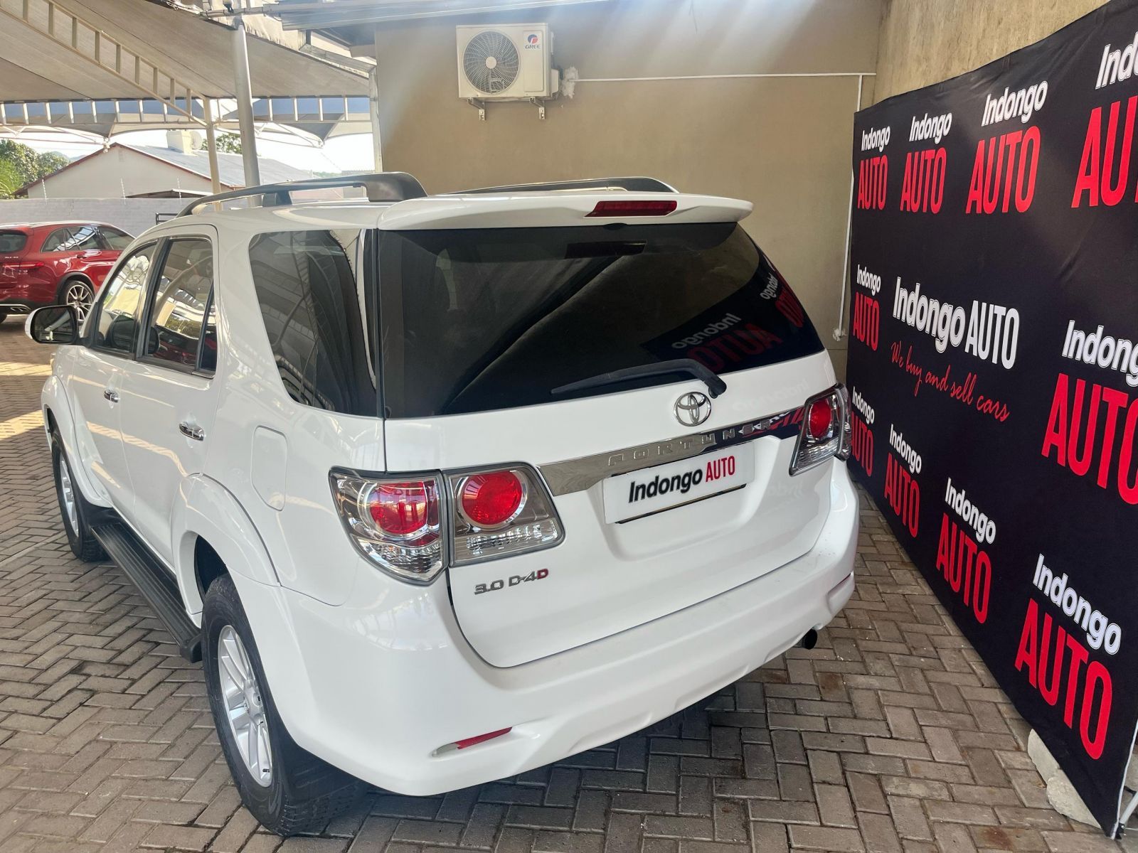2012 Toyota Fortuner photo 4