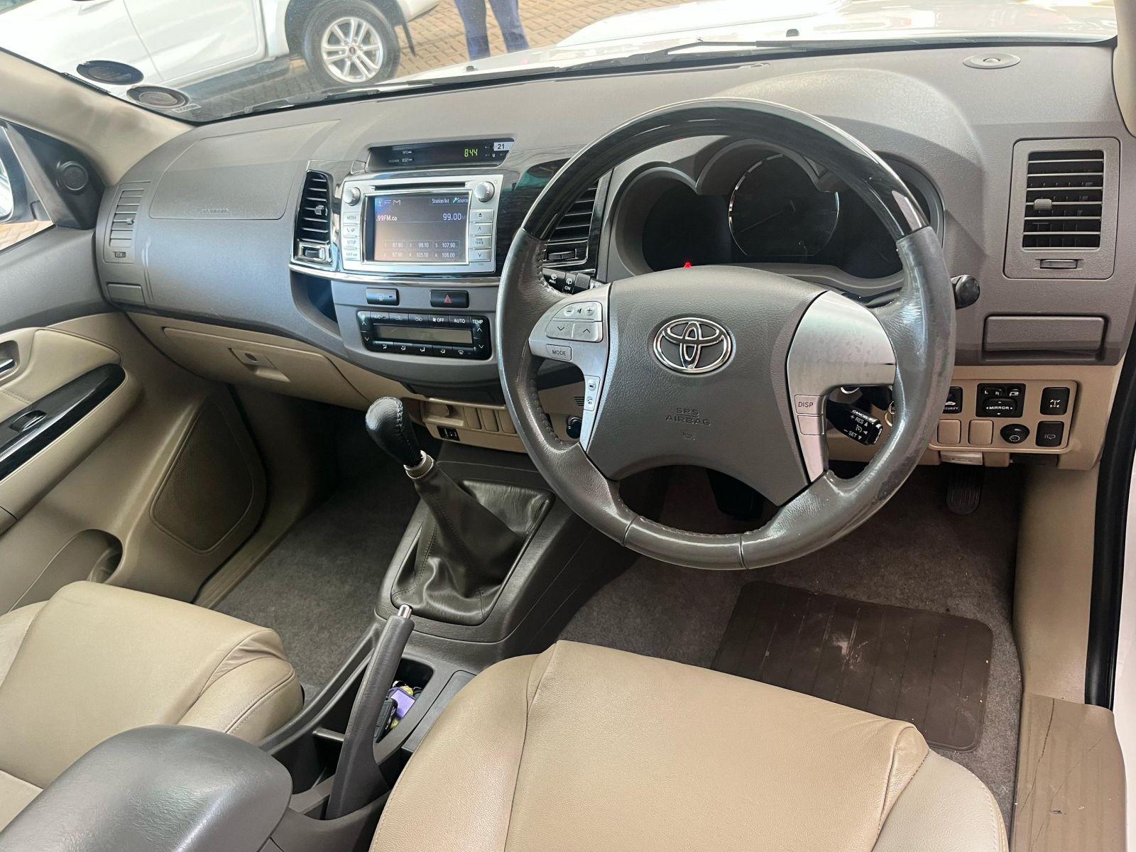 2012 Toyota Fortuner photo 5