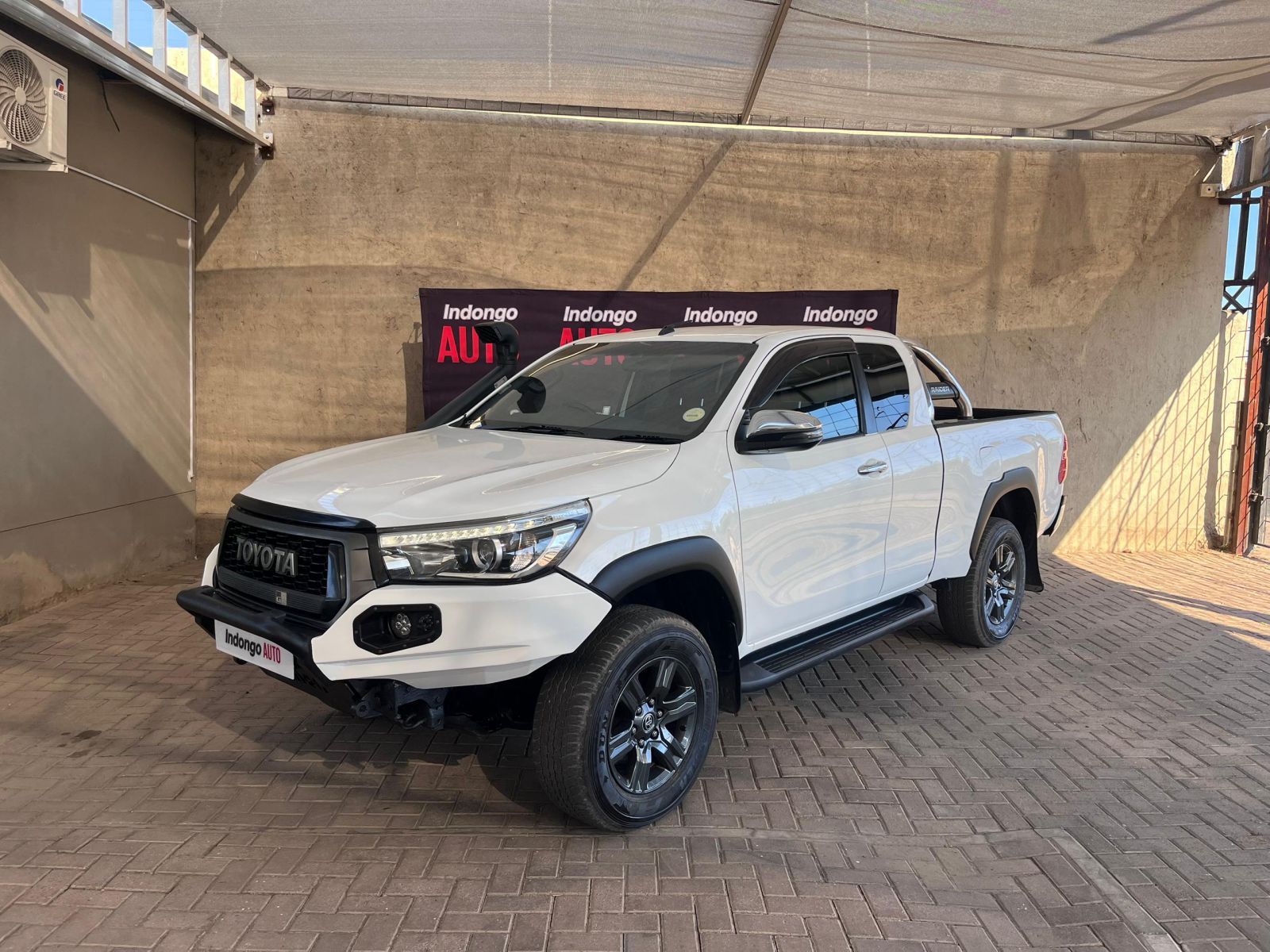 2019 Toyota Hilux photo 2