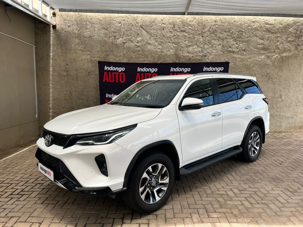 2023 Toyota Fortuner photo 2