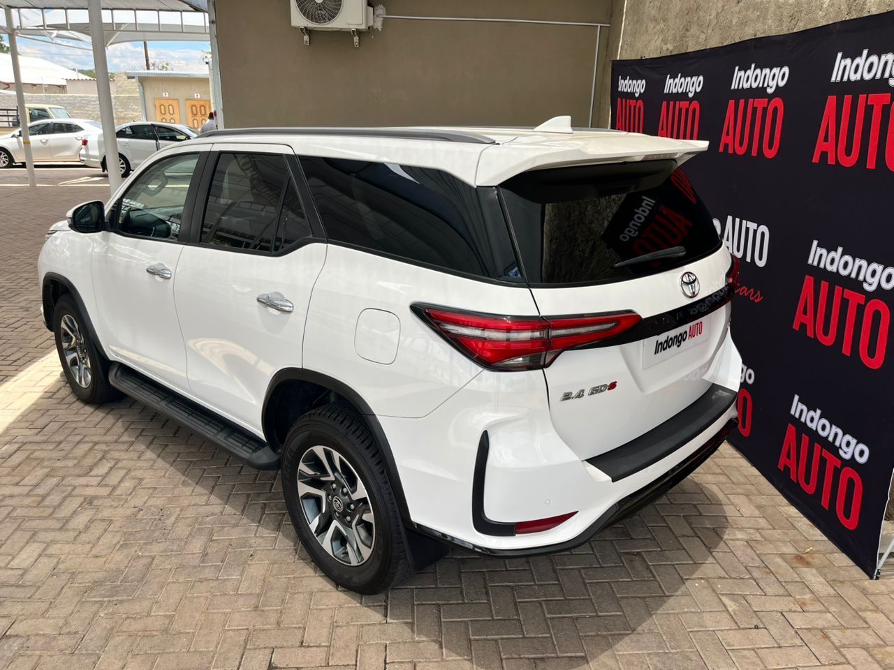 2023 Toyota Fortuner photo 4