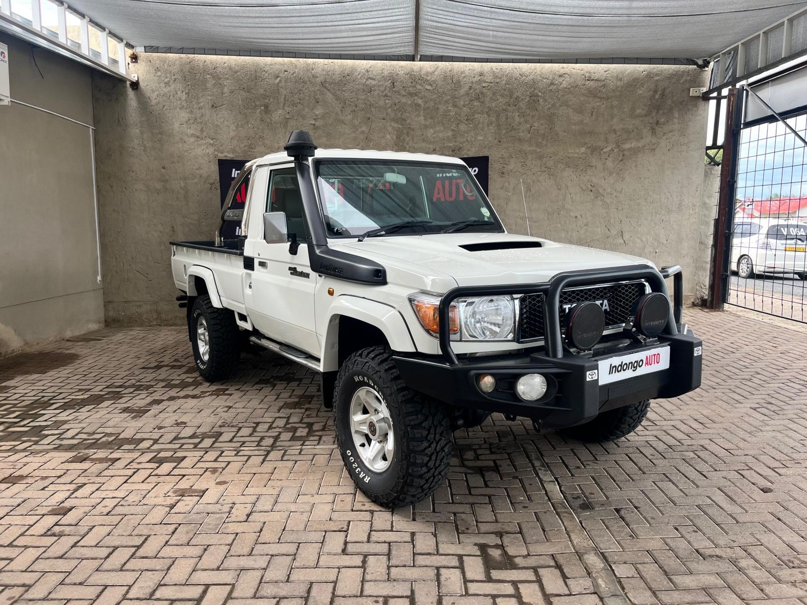 2021 Toyota Land Cruiser photo 1