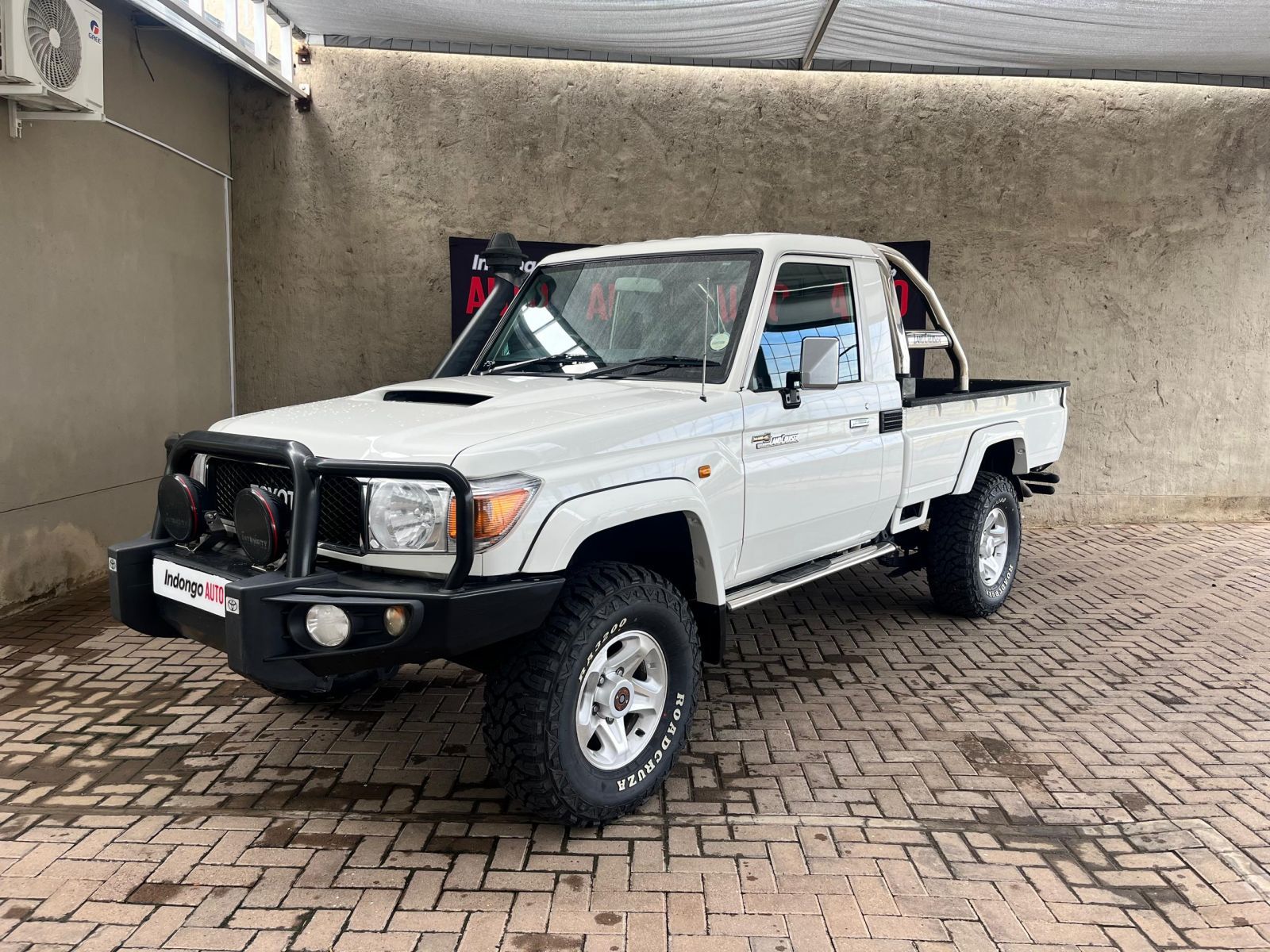 2021 Toyota Land Cruiser photo 2
