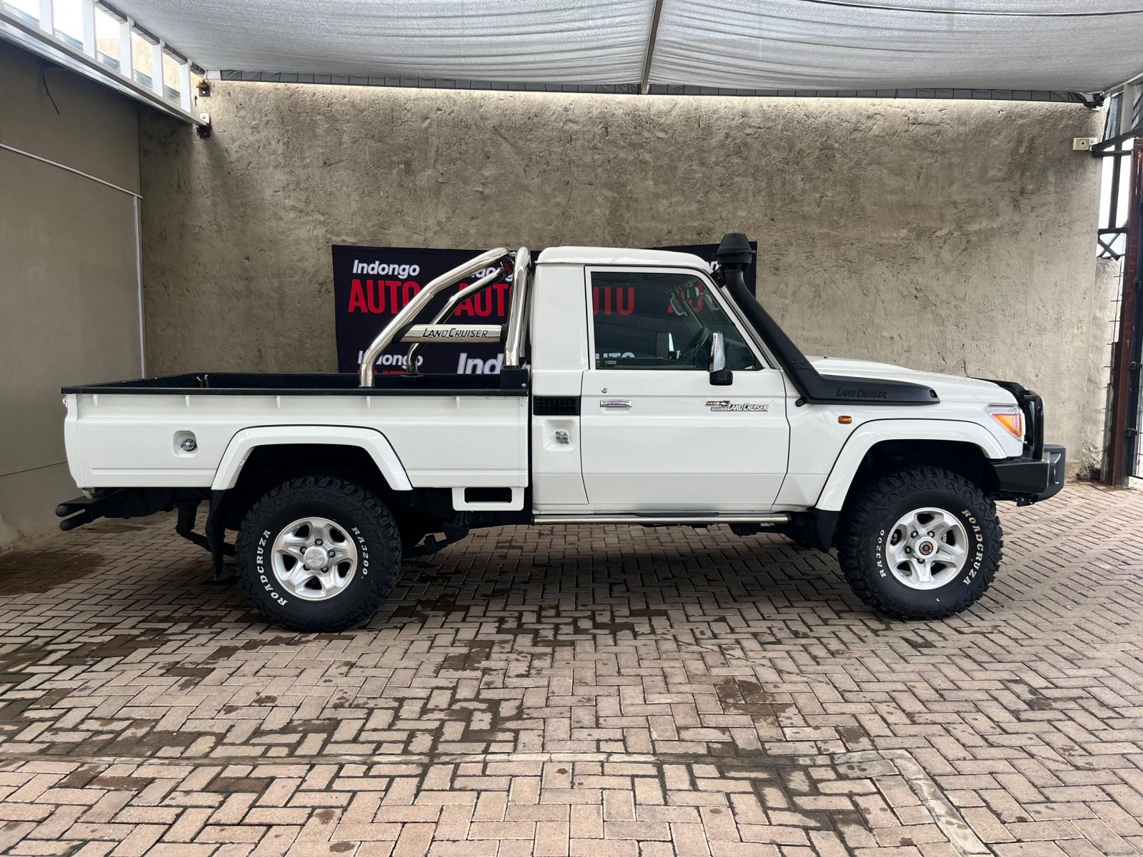 2021 Toyota Land Cruiser photo 3