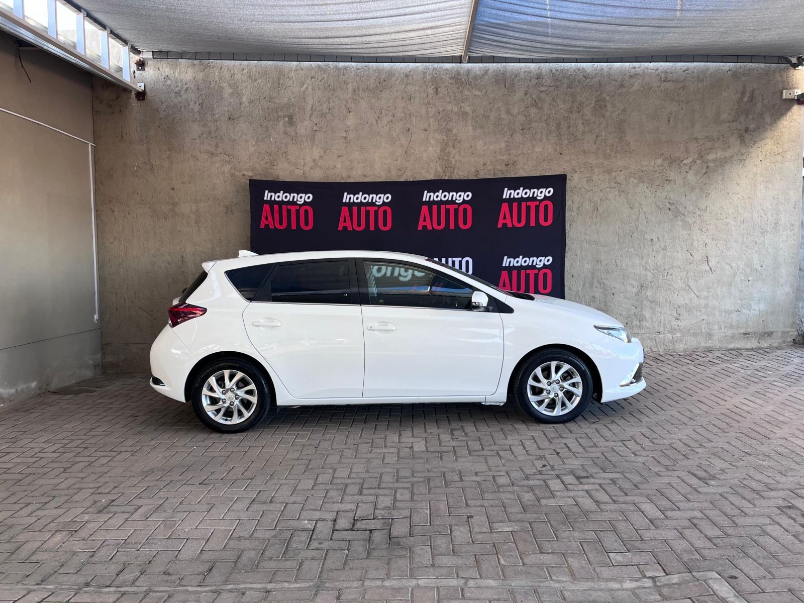 2015 Toyota Auris photo 3