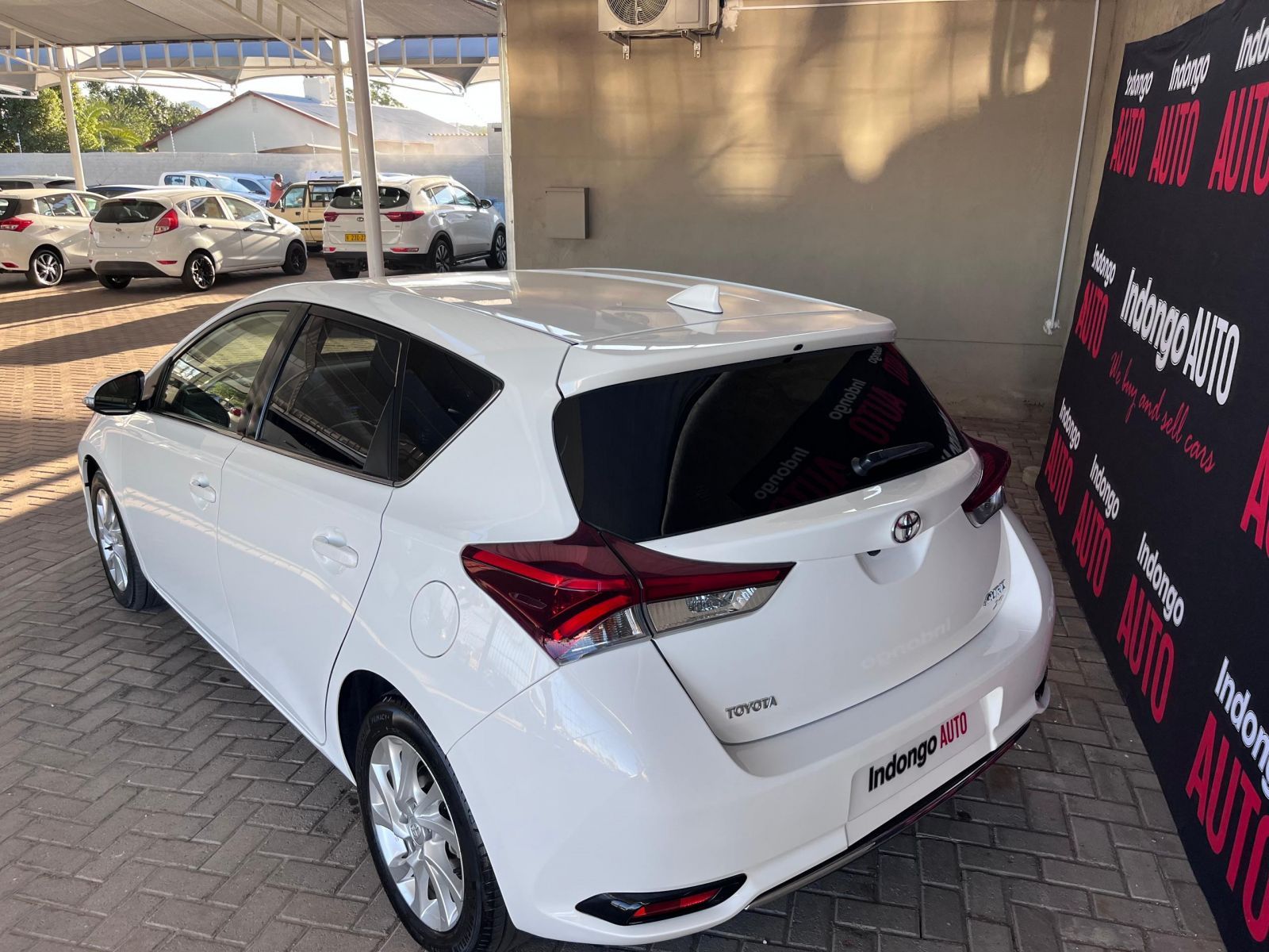 2015 Toyota Auris photo 4