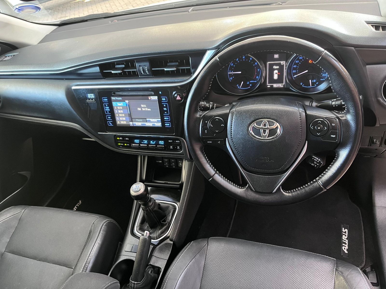 2015 Toyota Auris photo 5