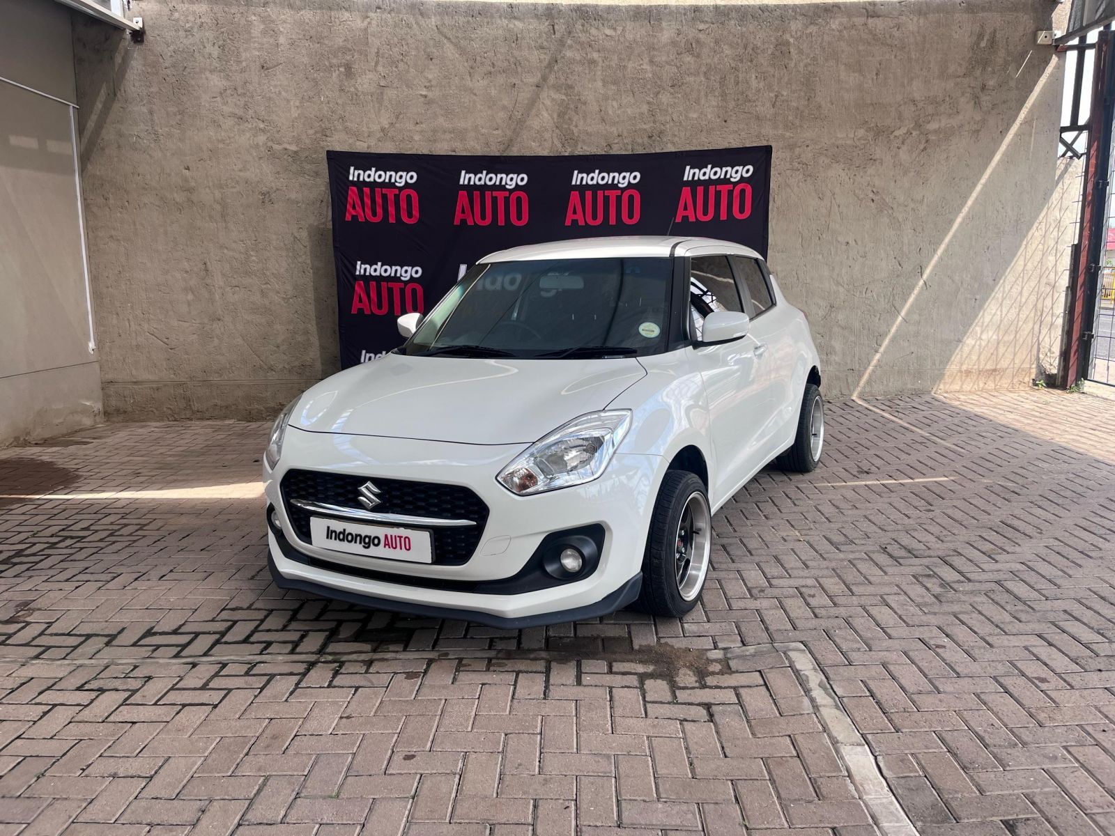 2023 Suzuki Swift photo 2