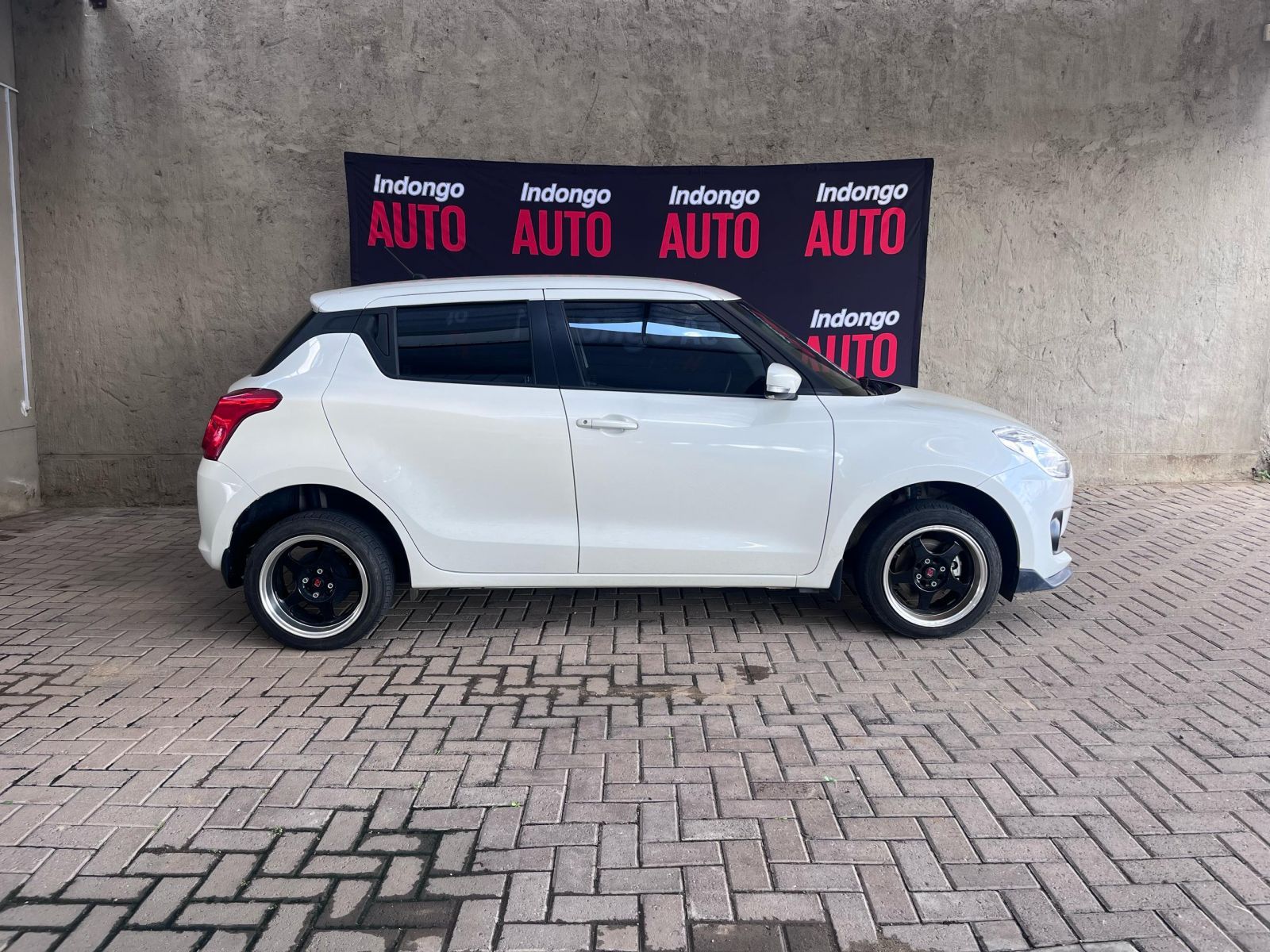 2023 Suzuki Swift photo 3