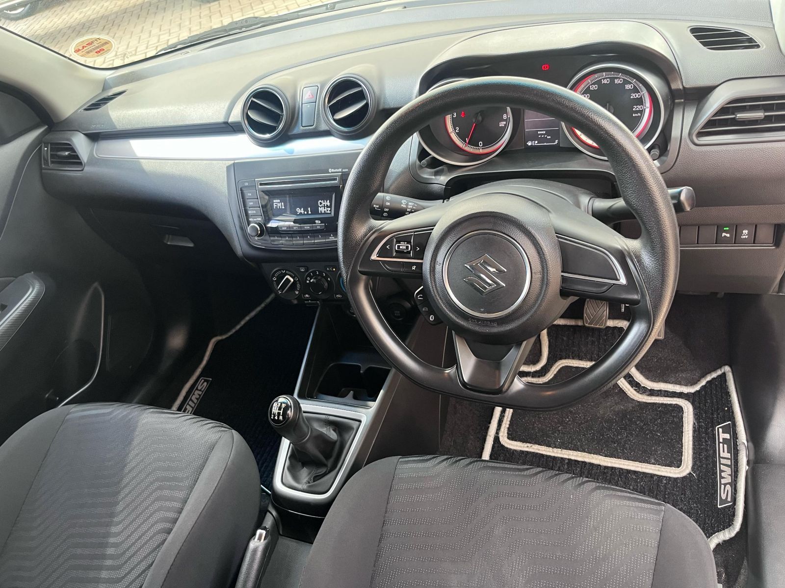 2023 Suzuki Swift photo 5