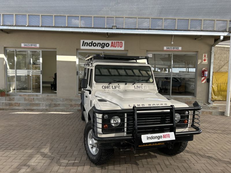 2010 Land Rover Defender photo 1
