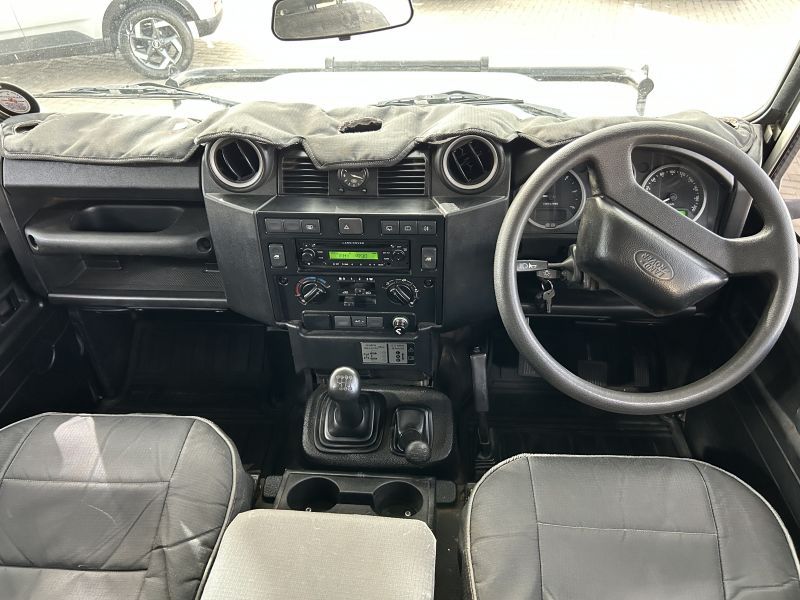 2010 Land Rover Defender photo 3