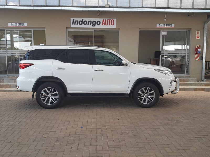 2018 Toyota Fortuner photo 2