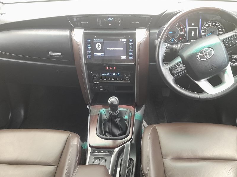 2018 Toyota Fortuner photo 3