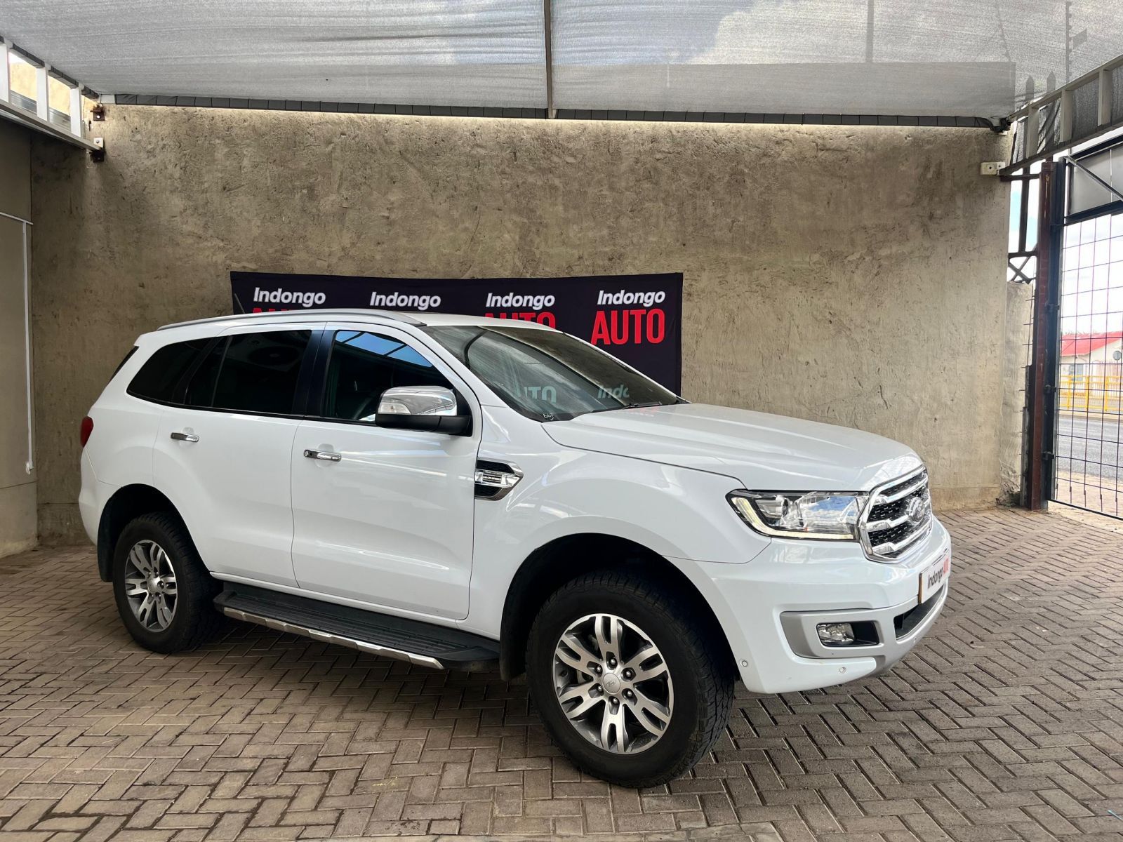2019 Ford Everest photo 1