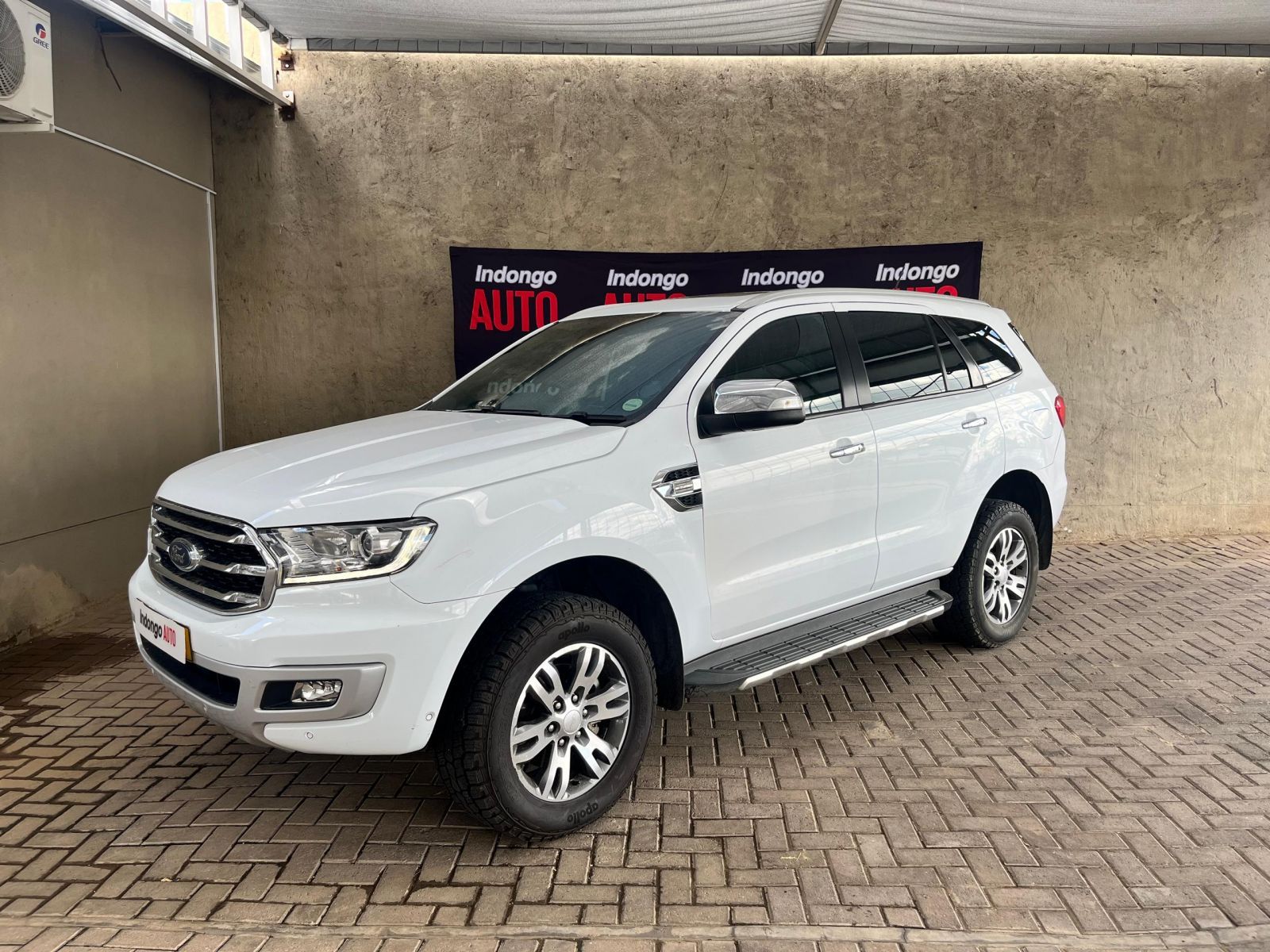 2019 Ford Everest photo 2