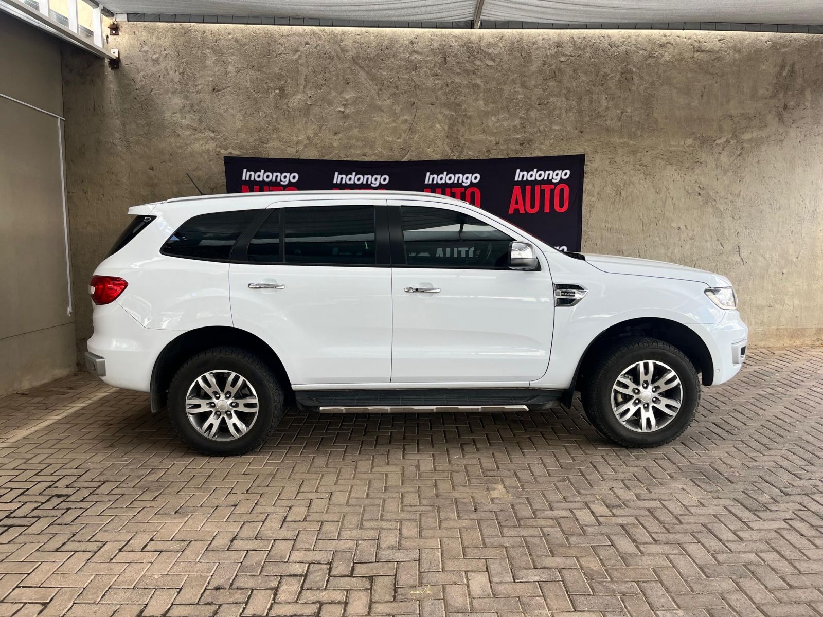 2019 Ford Everest photo 3