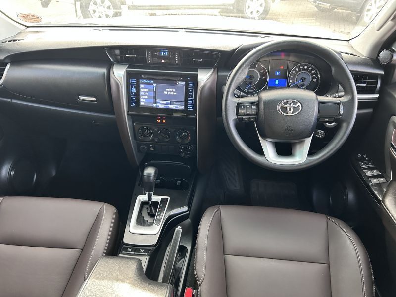 2018 Toyota Fortuner photo 3