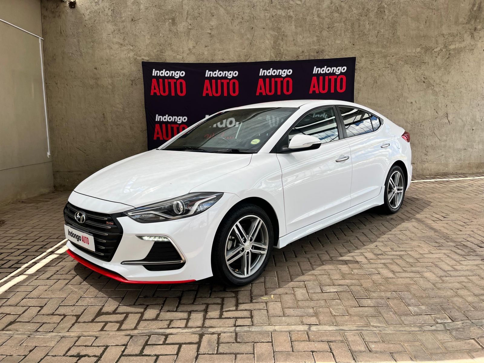 2019 Hyundai Elantra photo 2