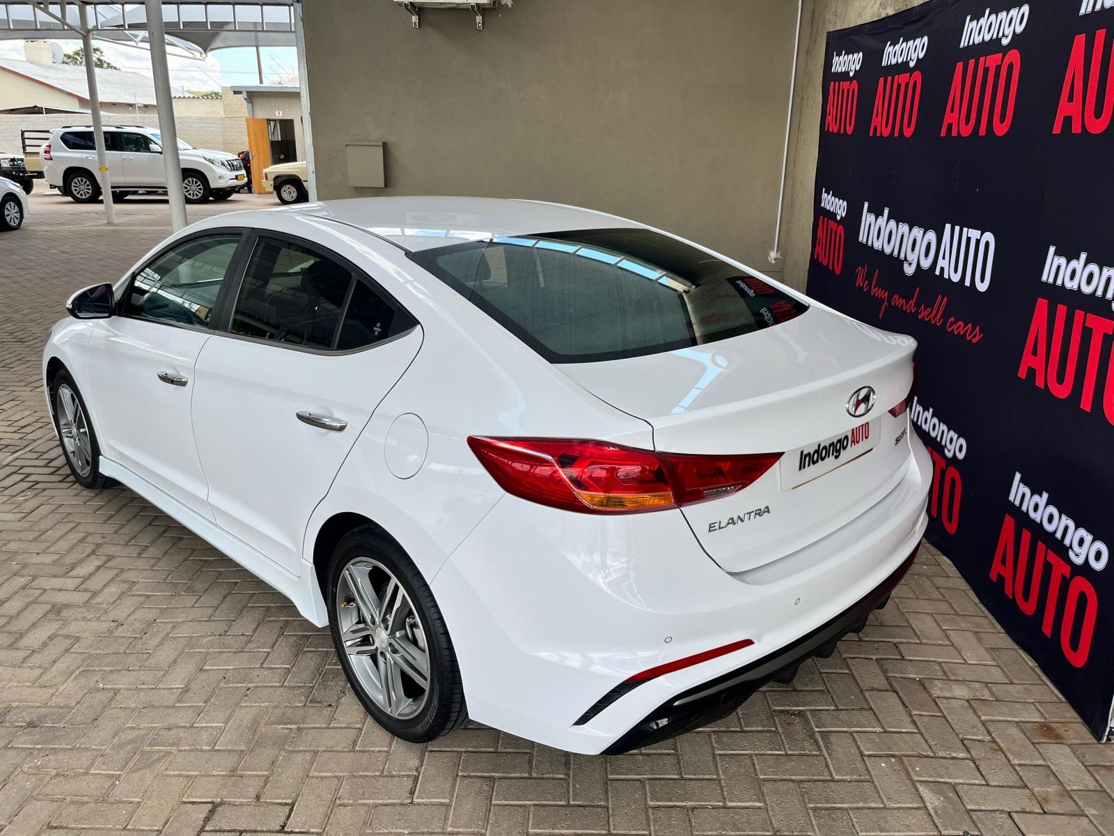 2019 Hyundai Elantra photo 4
