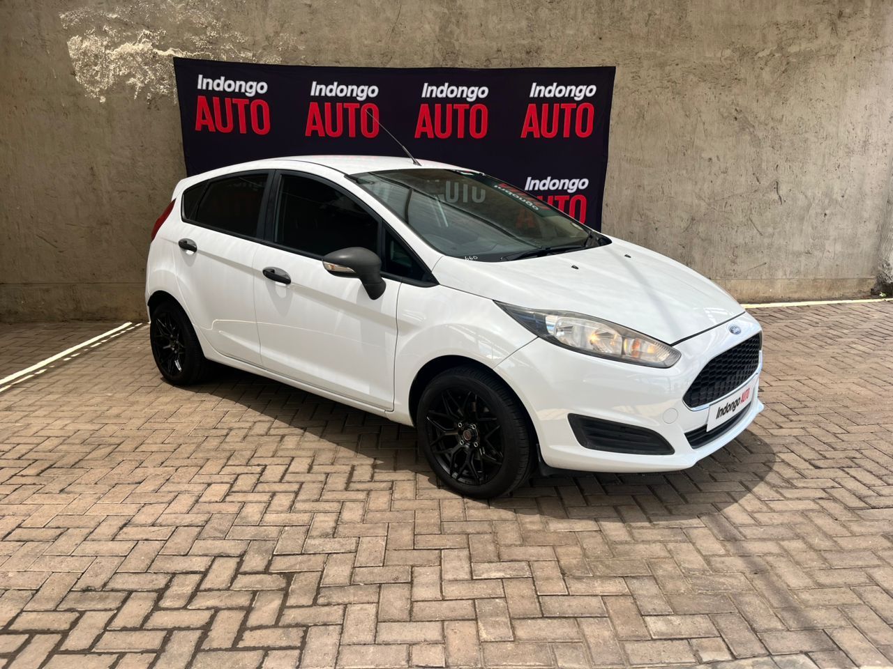 2016 Ford Fiesta photo 1