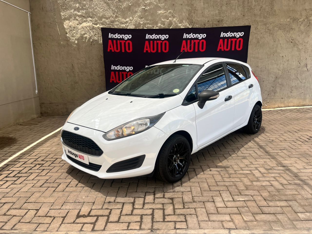 2016 Ford Fiesta photo 2