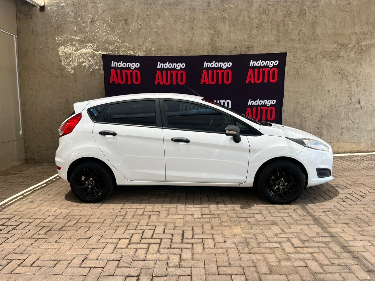 2016 Ford Fiesta photo 3