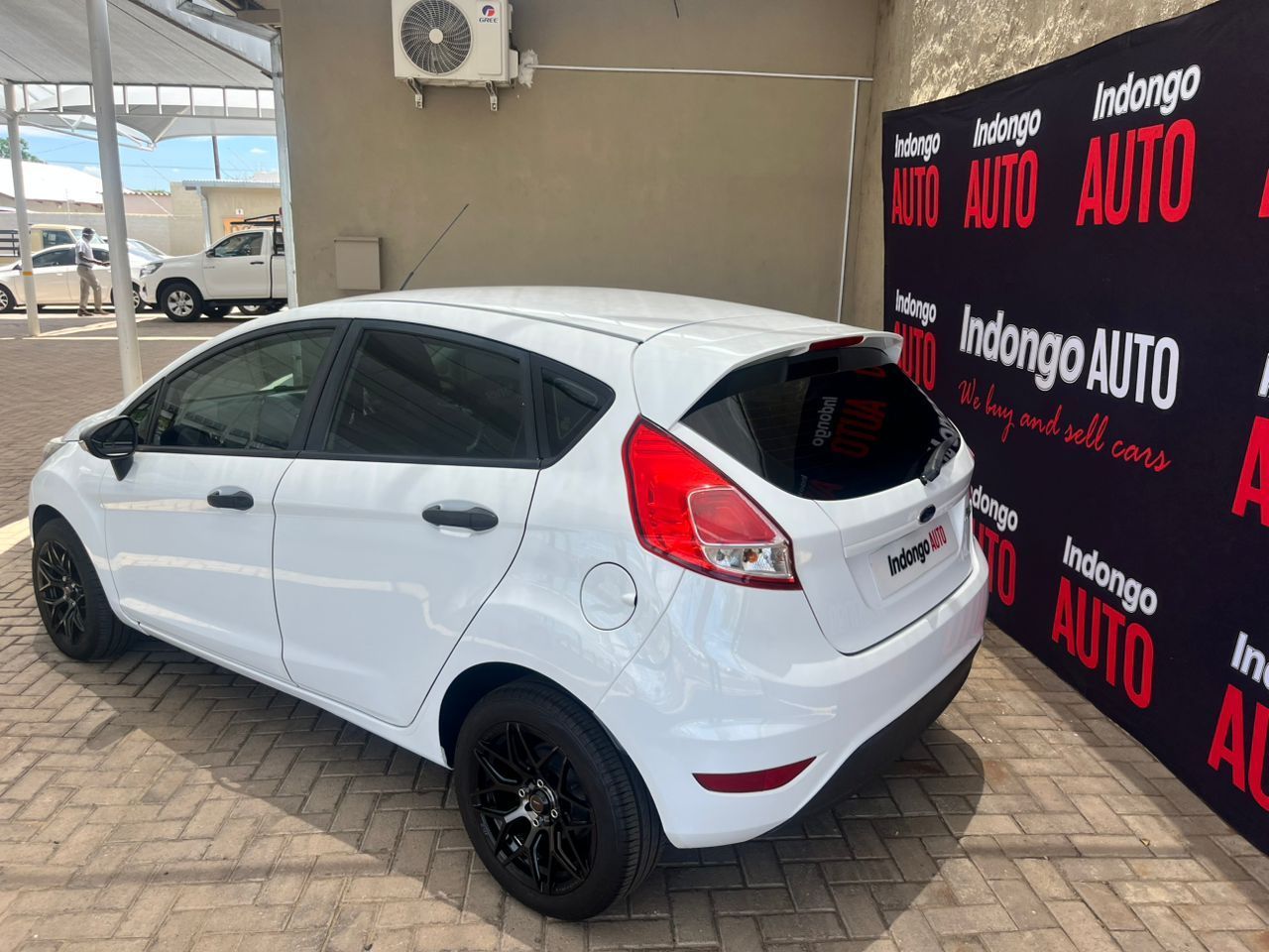 2016 Ford Fiesta photo 4