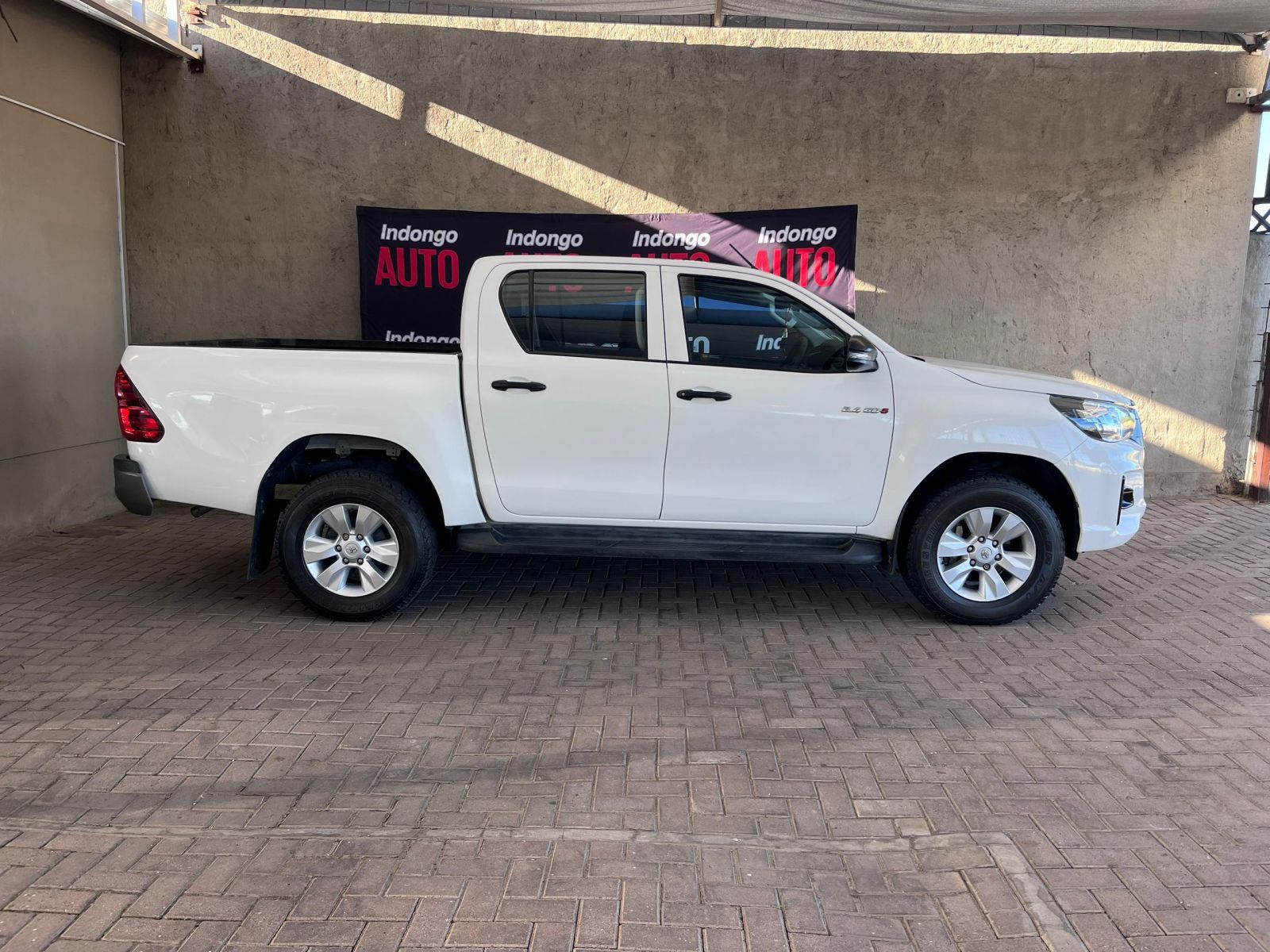 2020 Toyota Hilux photo 3