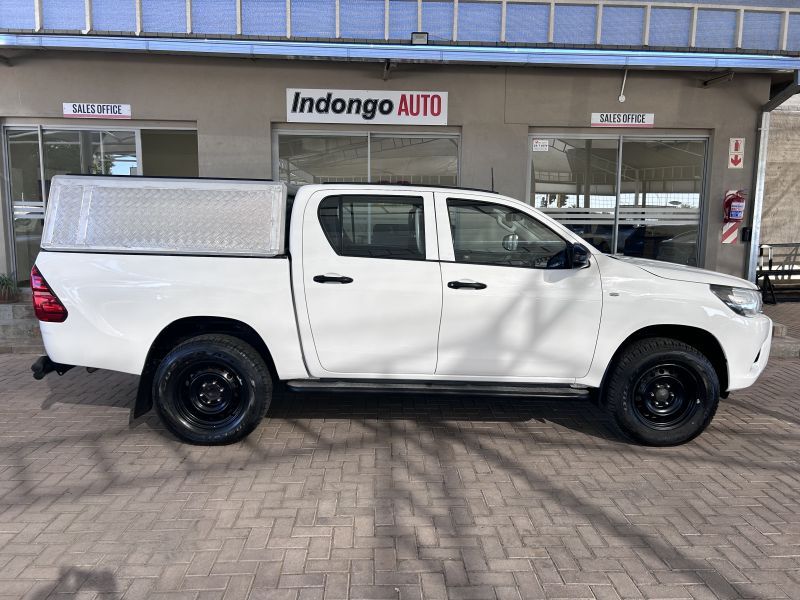 2016 Toyota Hilux photo 2