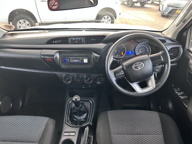2016 Toyota Hilux photo 3
