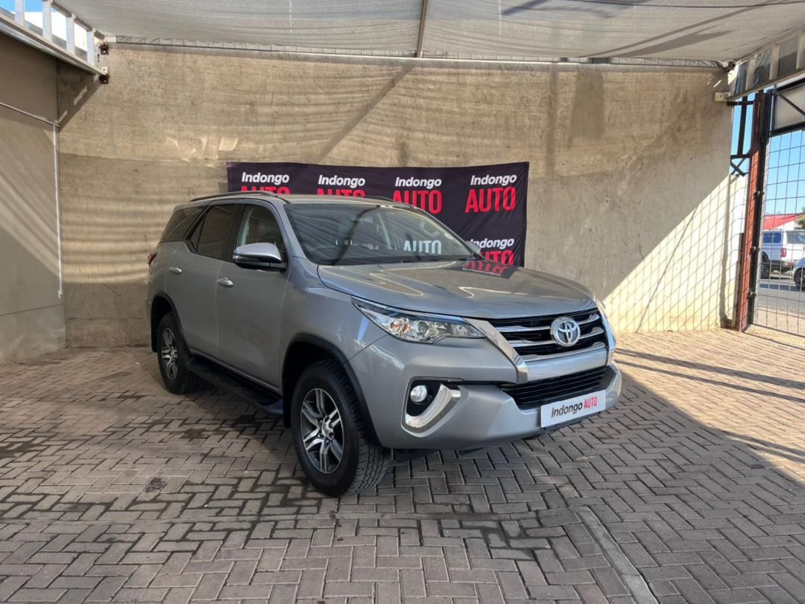 2018 Toyota Fortuner photo 1