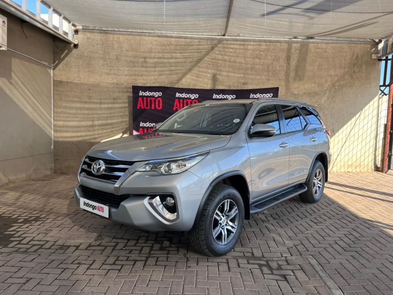 2018 Toyota Fortuner photo 2