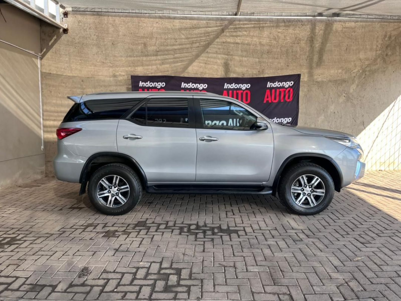 2018 Toyota Fortuner photo 3