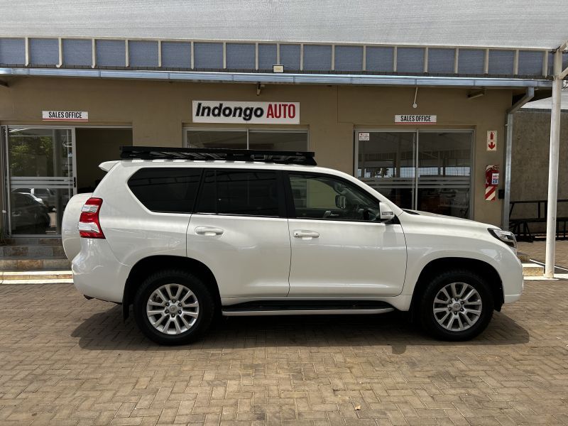 2016 Toyota Prado photo 2