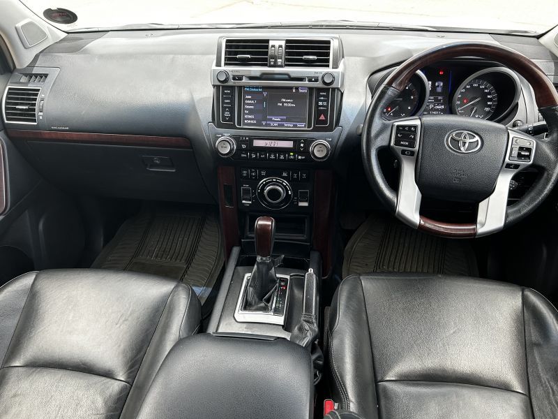 2016 Toyota Prado photo 3