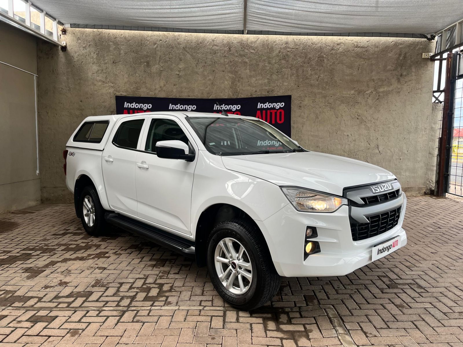 2023 Isuzu D-MAX photo 1