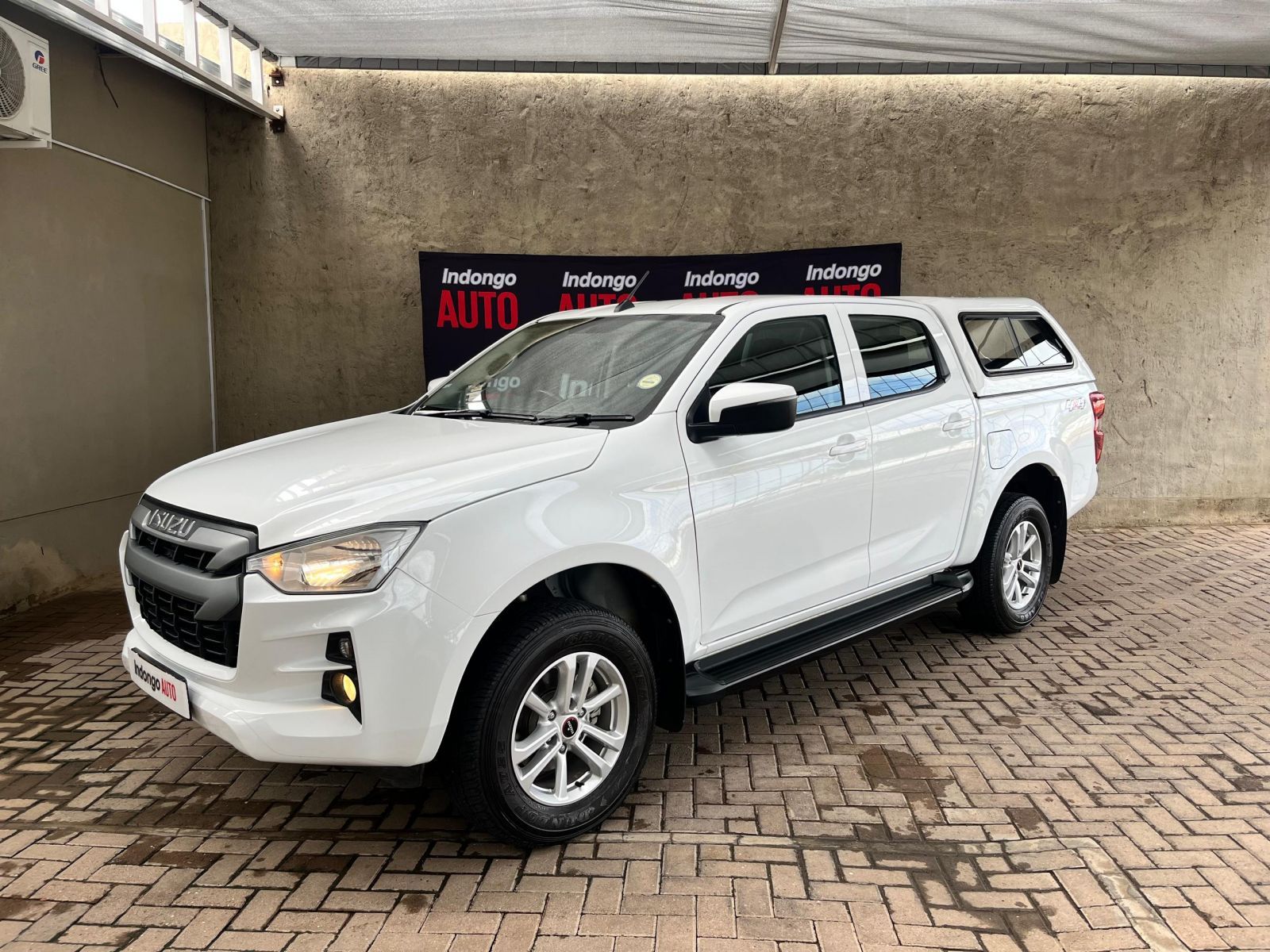 2023 Isuzu D-MAX photo 2