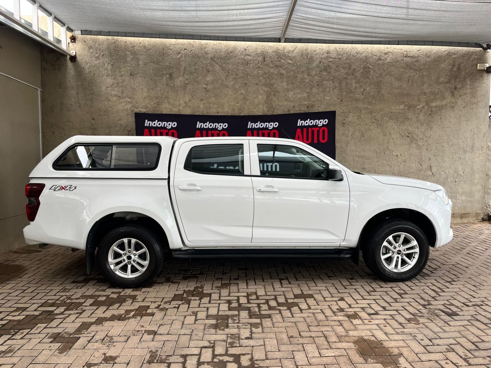 2023 Isuzu D-MAX photo 3