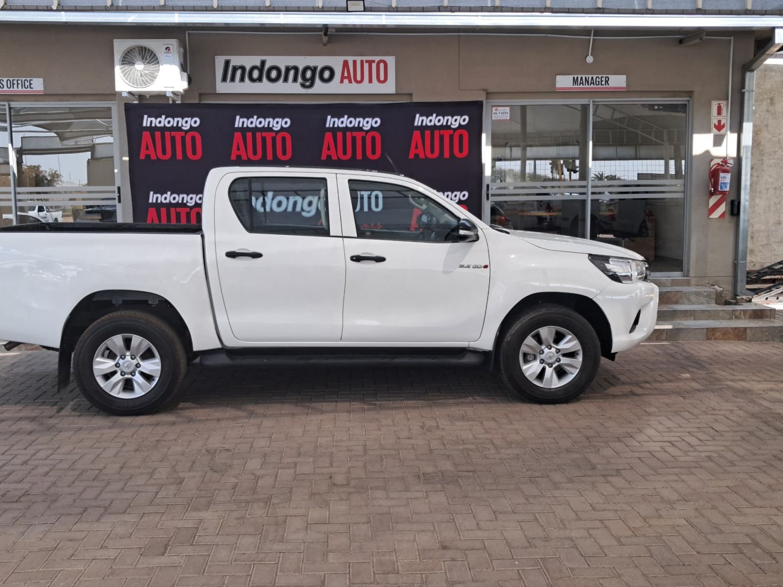 2017 Toyota Hilux photo 2