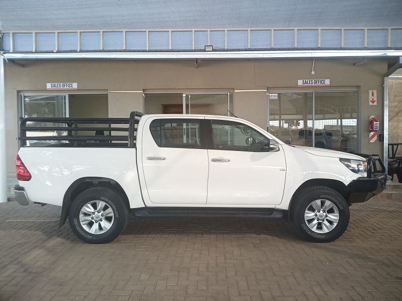2016 Toyota Hilux photo 2