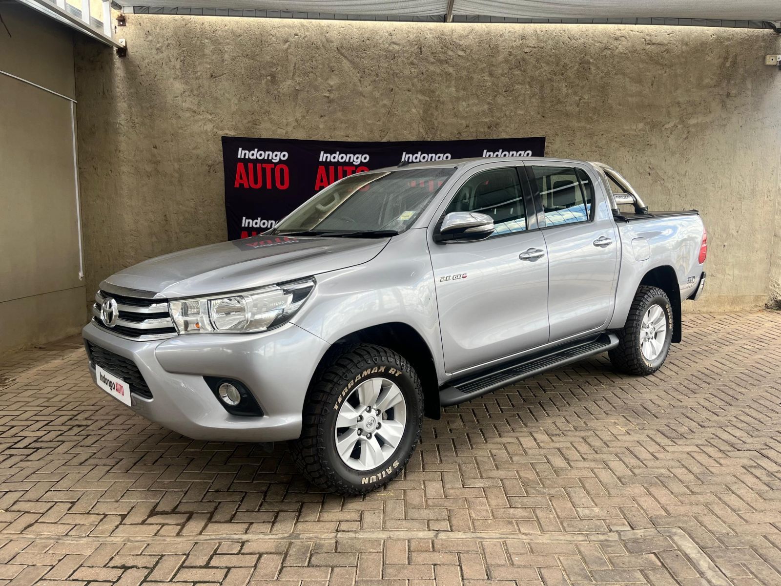 2017 Toyota Hilux photo 2