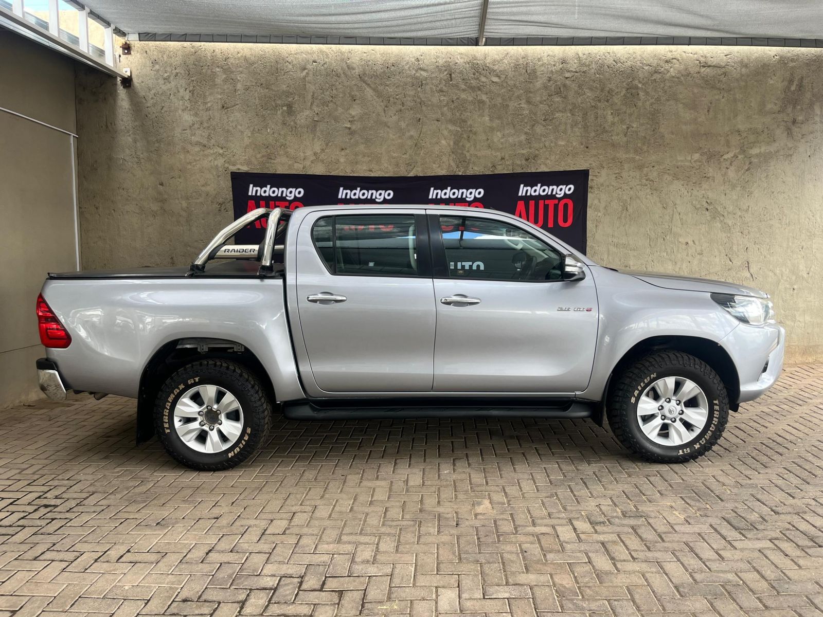 2017 Toyota Hilux photo 3