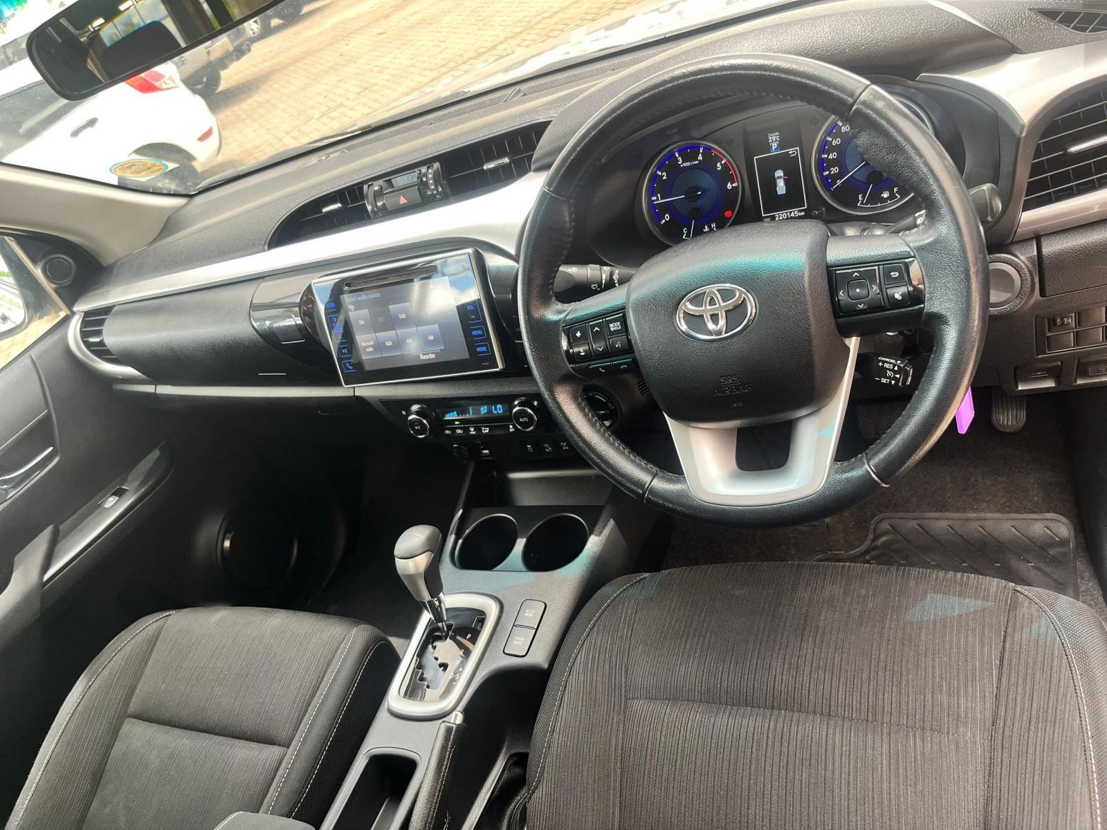2017 Toyota Hilux photo 5